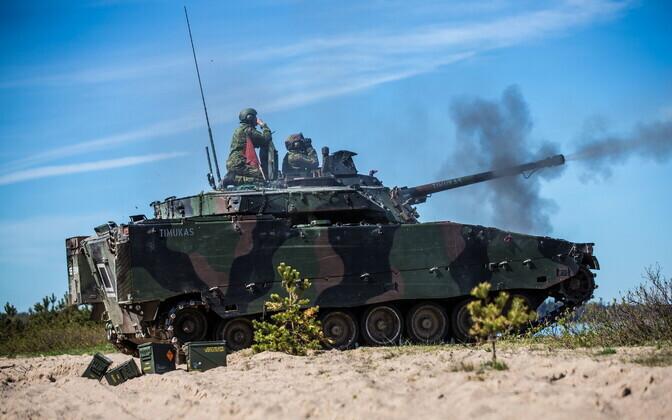 Soomuk CV-90 lahinglaskmised Rutjal.