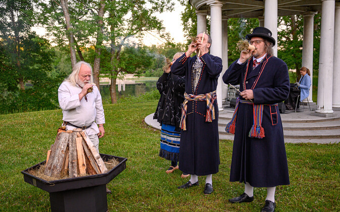 Следование праздничного огня всегда очень эмоциональное и впечатляющее масштабное событие.