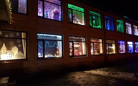 Väätsa Rahvamaja jõulu vaateaknad. Tehakse iga aasta jõuludeks kogukonna poolt.