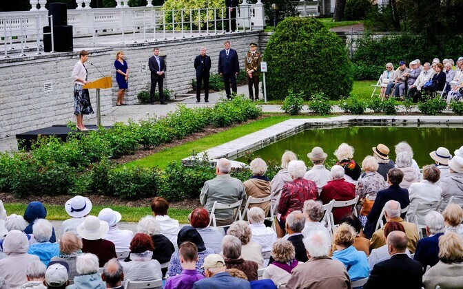 President Kersti Kaljulaidi ja memento liidu vastuvõtt juuniküüditamise aastapäeval.