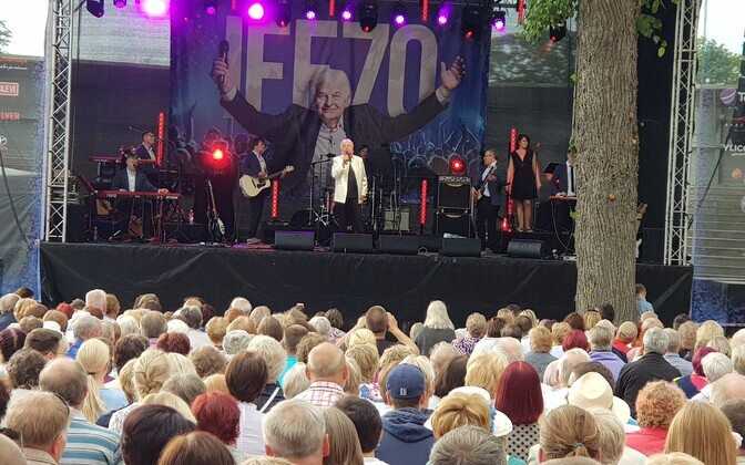 Отмечающий 70-летие Иво Линна дал концерт в Курессааре.