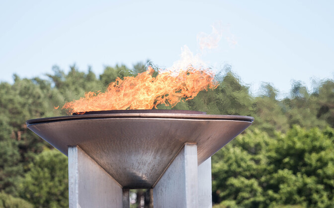 Võidupüha tule süütamine
