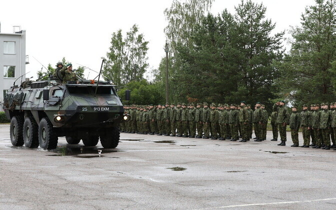 Viru pataljoni ülemuse vahetus. Kolonelleitnant Arno Kruusmann sõitis soomukiga Viru pataljoni ülema kohalt kaitseväe jalaväeinspektoriks.