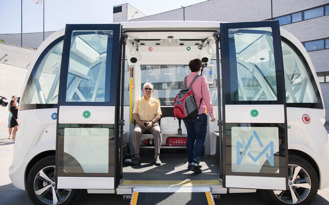 Isejuhtiva bussi esitlus Kumus