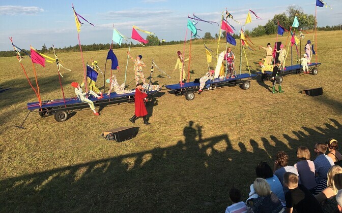 Vargamäel esietendus Paide teatri suvelavastus “Eesti jumalad”.