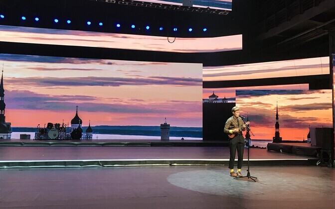 Inger esines Hiinas tuhandetele inimestele.