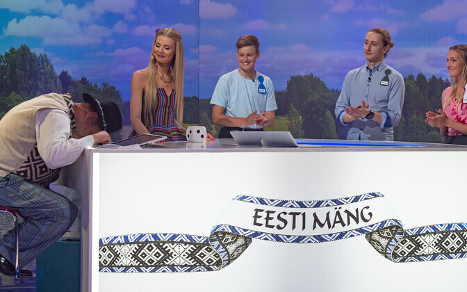 Laulja Inger, tippjalgpallur Lisette Tammik ja teadusteatri Kvark esineja, noor teadlane Arnold Rein Tatunts.