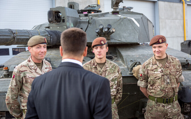 Peaminister Jüri Ratas kohtumas Tapal kuninglike husaaridega