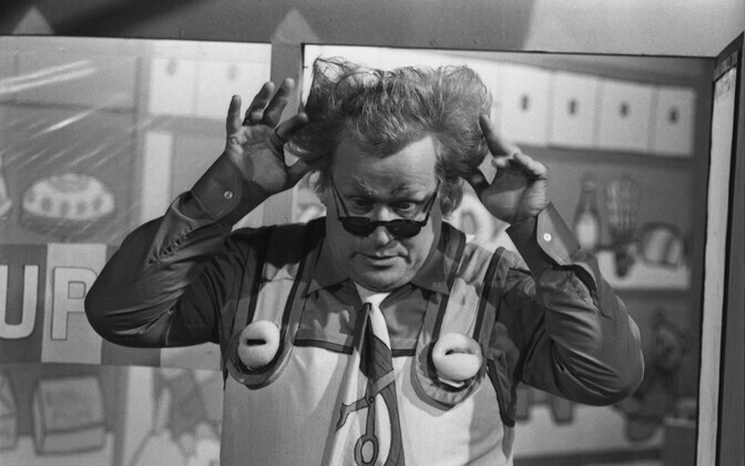 Näitleja Tõnu Aav kaupmehe rollis lastelavastuses 