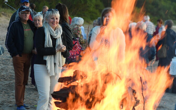 Night of ancient bonfires celebrated on Narva-Jõesuu beach.