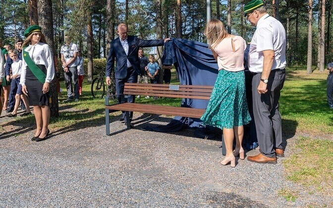 Nõmmel avati Lennart Meri mälestuspink