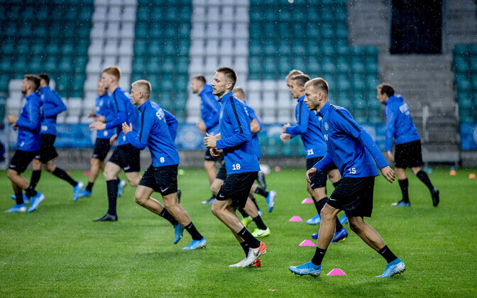 Jalgpallikoondise treening enne mängu Valgevenega