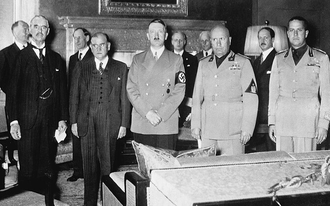 Briti peaminister Neville Chamberlain, Prantsusmaa peaminister Édouard Daladier, Saksamaa riigikantsler Adolf Hitler, Itaalia peaminister Benito Mussolini ja Itaalia välisminister krahv Galeazzo Ciano Müncheni leppe sõlmimisel 29/30. septembril 1938.