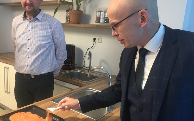 Pressikonverents M.V. Wooli kalatehases.