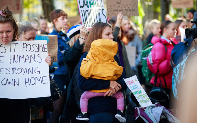 Climate protest on Toompea in Tallinn on Friday.