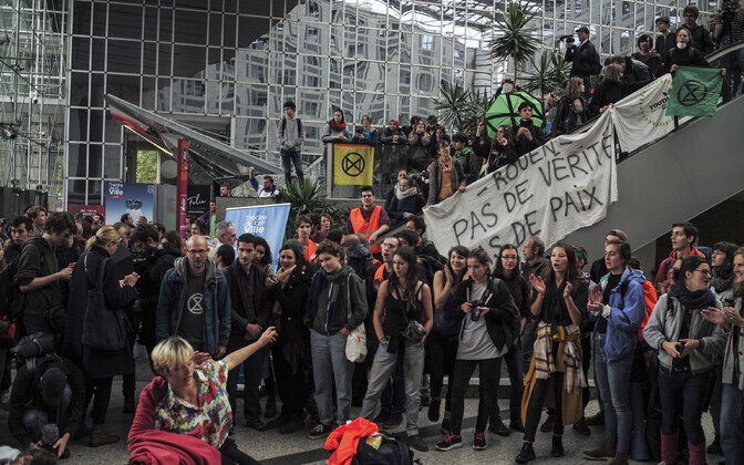 Kliimaaktivistid blokeerisid Pariisis kaubanduskeskuse.