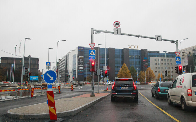 Ahtri ristmik osaliselt lahti.