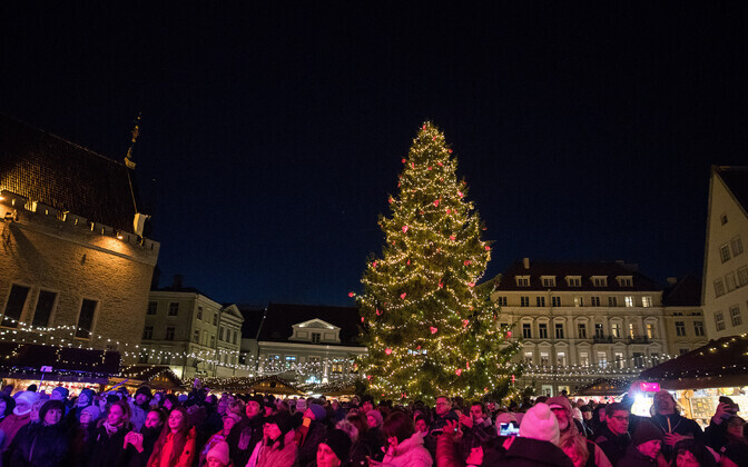 Raekoja platsil avati jõuluturg
