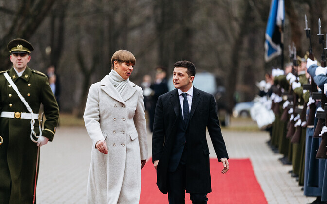 Ukraina president Volodõmõr Zelenski Eestis President Kersti Kaljulaid met Ukrainian President Volodymyr Zelensky at Kadriorg. Президент Украины Владимир Зеленский прибыл в Эстонию.