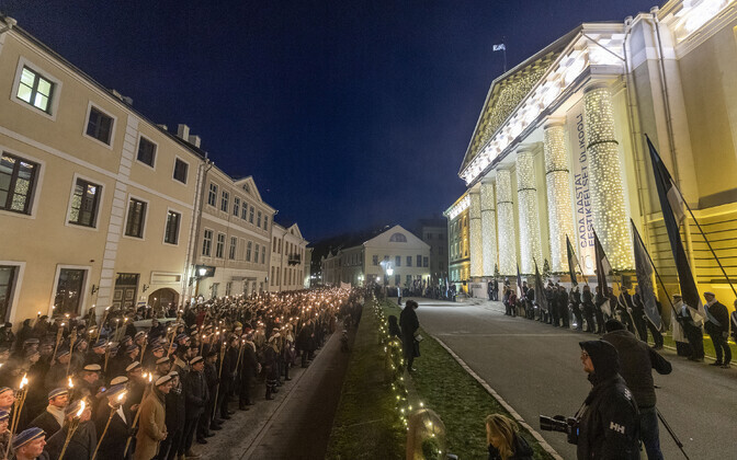 Rahvusülikool 100 tõrvikurongkäik.