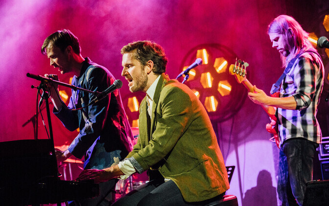 Marten Kuningas, Robert Linna & Band esitasid Noblessneri valukojas biitlite muusikat.