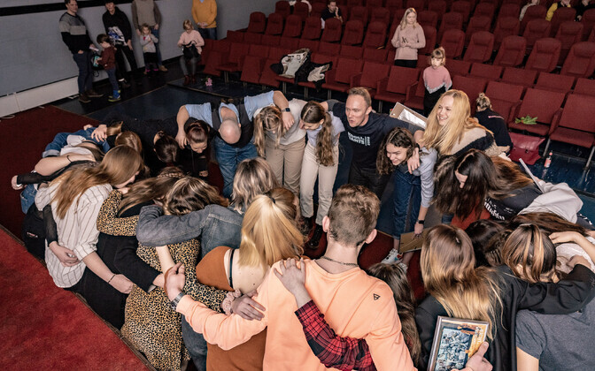 Koolitantsu Kompanii tantsufilm “Jäljed”