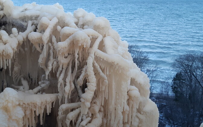 Valaste joa jäämäng