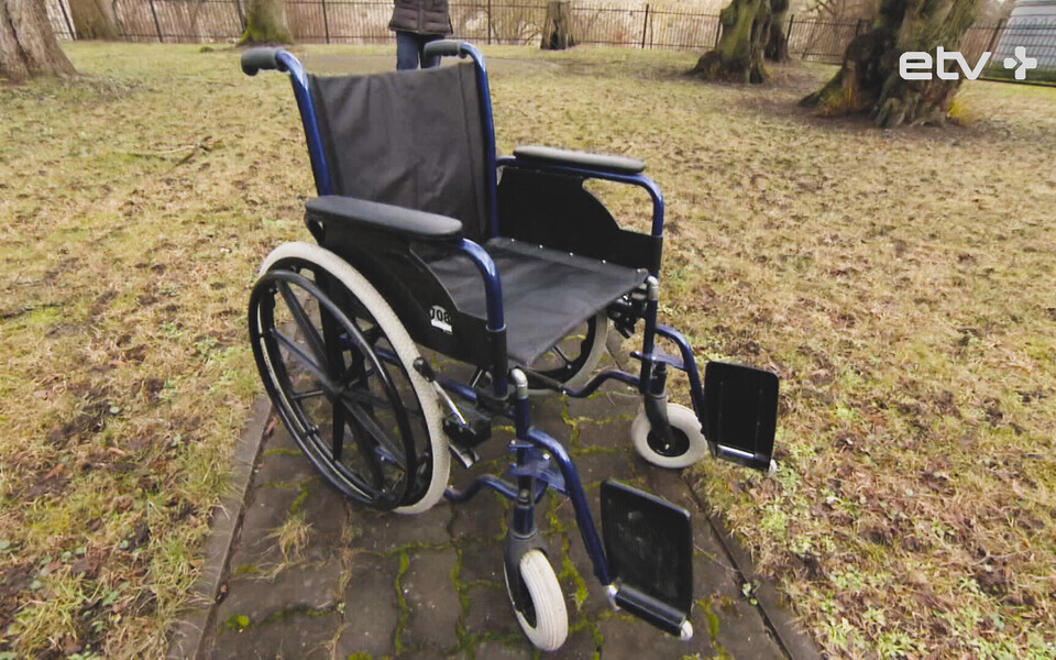 Инвалидное кресло.