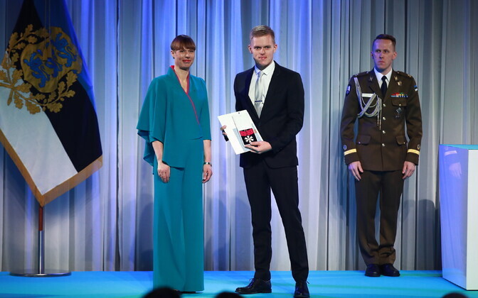 President Kersti Kaljulaid andis üle riiklikud teenetemärgid. Ott Tänak – silmapaistvate saavutustega autosportlane ja on 2019. aasta autoralli maailmameister.