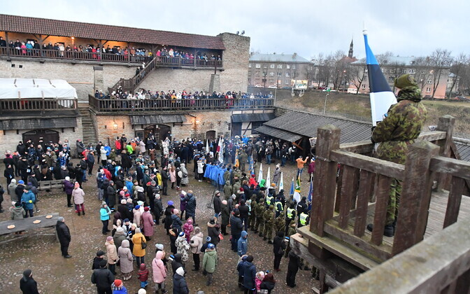 Празднование 102-й годовщины ЭР в Нарве.