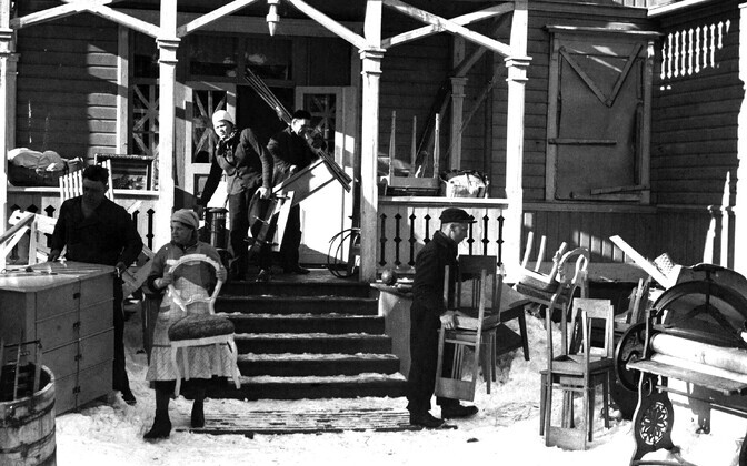 Hanko poolsaare elanikel tuli oma kodu maha jätta. Talvesõja järel rajati Hankole Nõukogude sõjaväebaasid. Soomlased pidid Hankost evakueeruma vaid kümne päeva jooksul. Märts, 1940.