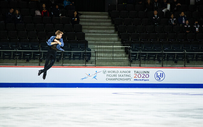 Aleksandr Selevko and other competitors at the Junior Figure Skating World Championships in Tallinn.
