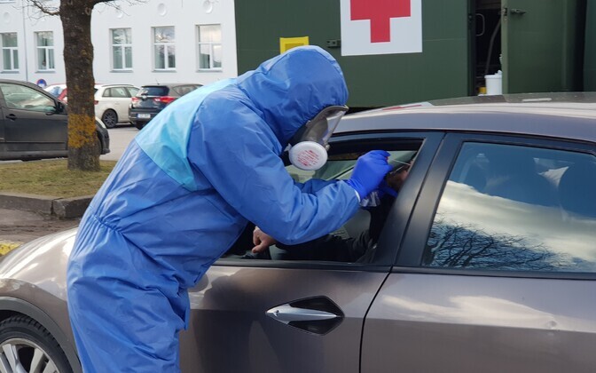 Kuressaare haigla alustas koroonaviiruse testmist autost