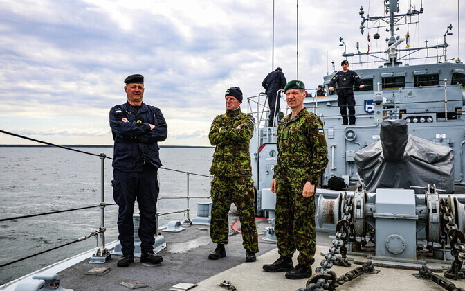 Maj. Gen. Martin Herem's visit aboard the Admiral Cowan.
