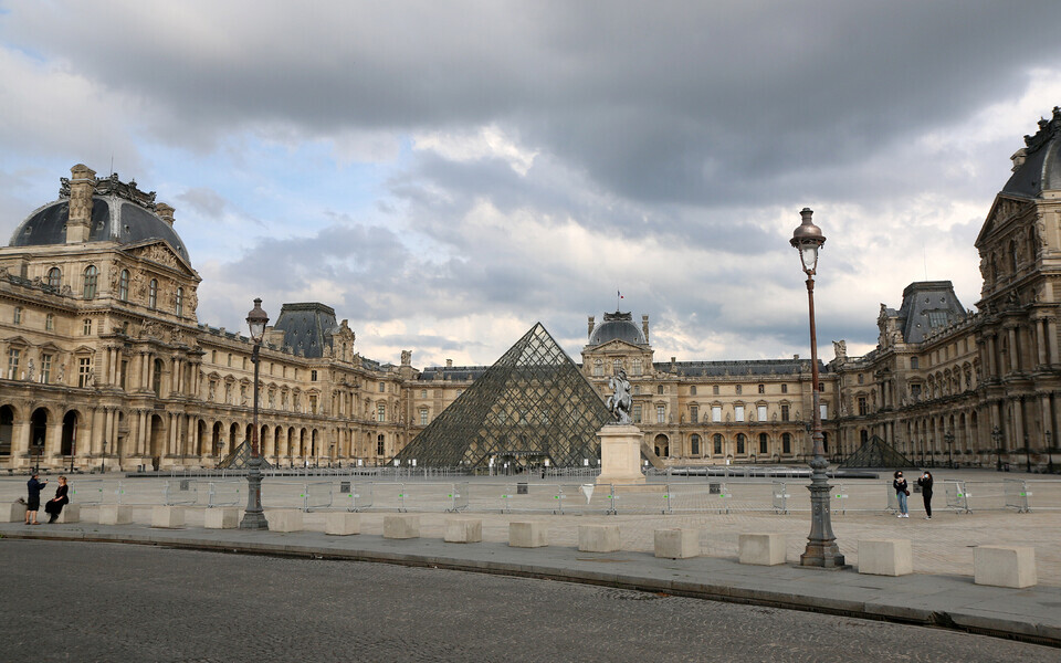 Louvre'i muuseum Pariisis