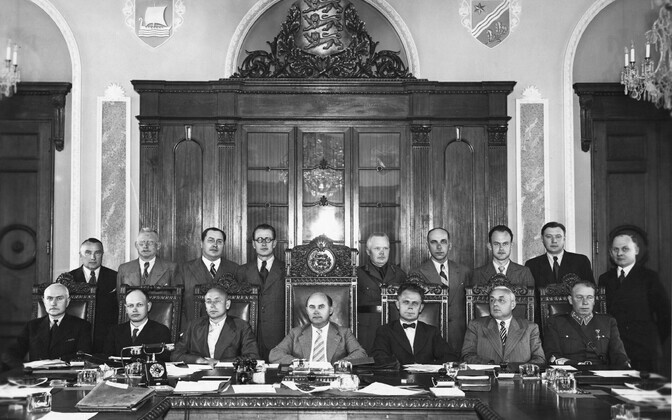 Johannes Varese valitsus koos juhtivate riigiametnikega 1940. aasta juunis.