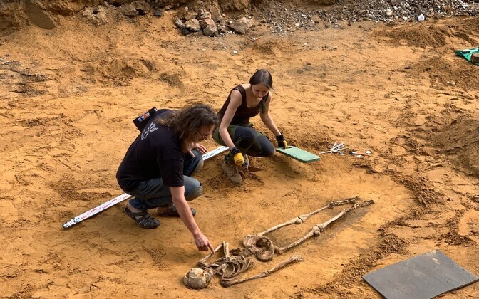 Excavation of skeletons in Sillamäe