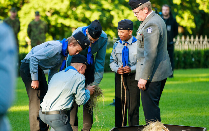 Muinastule süütamine Kuberneri aias.