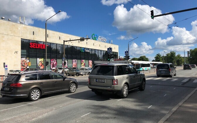 Uue teekattemärgistuse mahapanek Toompuiesteel