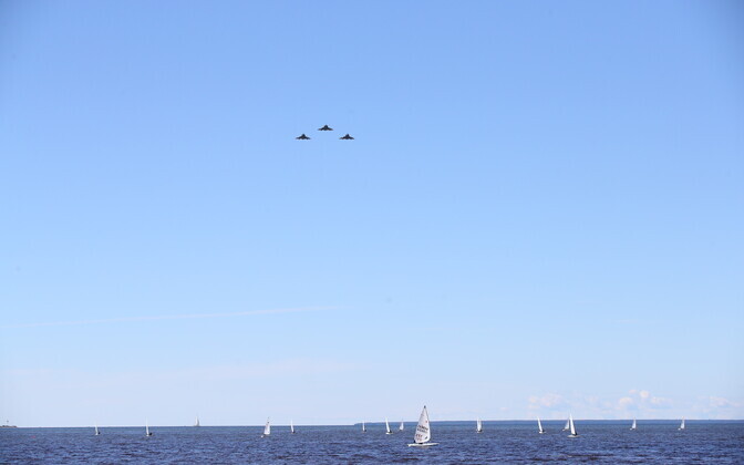 Prantsuse hävitajad Mirage 2000-5 ülelennul Tallinnast