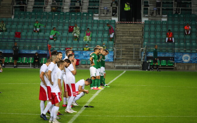 На поддержу трибун 