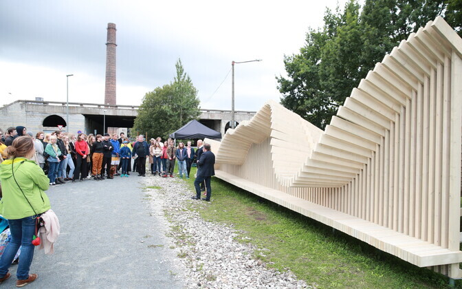 Tallinnas Rumbi tänaval avati EKA arhitektuuritudengite varjualine 