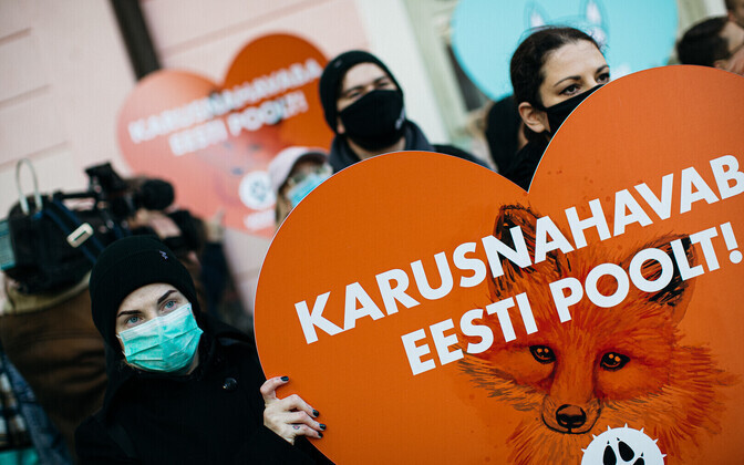 Karusloomafarmide keelustamise meeleavaldus riigikogu ees