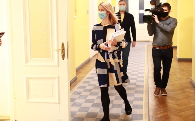 Abielureferendumi muudatusettepanekute üleandmine.