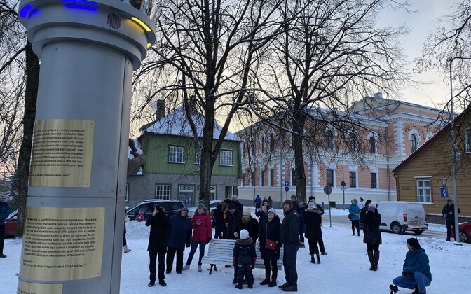 Rahvas üle Eesti tuli Jaak Joala ausammast uudistama.