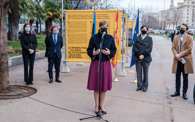 Kersti Kaljulaid avas Madridis Eesti tänavafotograafia näituse