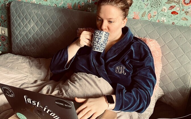 Anett etteütlust sooritamas