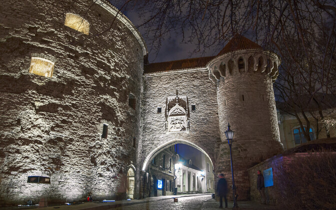 Valgustatud Tallinna vanalinn.