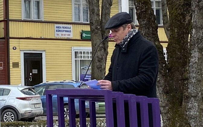 Hasso Krull Paide keskväljakul.