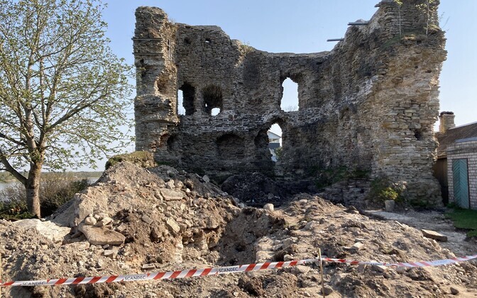 Vasknarva linnuse leiud.